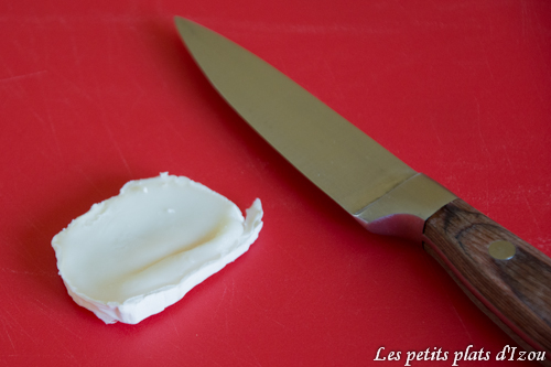 Trancher facilement une bûche de chèvre